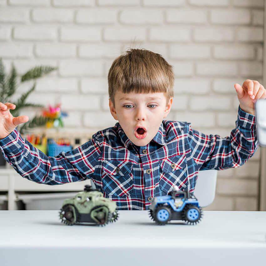 Anaokulunda oyun oynayan çocuklar